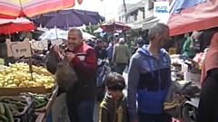 Libaneses comprando en un mercado. 