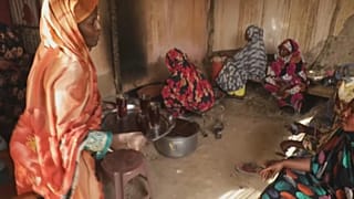 اعتادت السودانيات في شهر رمضان، أن يجتمعن سويّة لتجهيز مشروب "الحلو المر" وتوزيعه في ما بينهن على أسرهن.