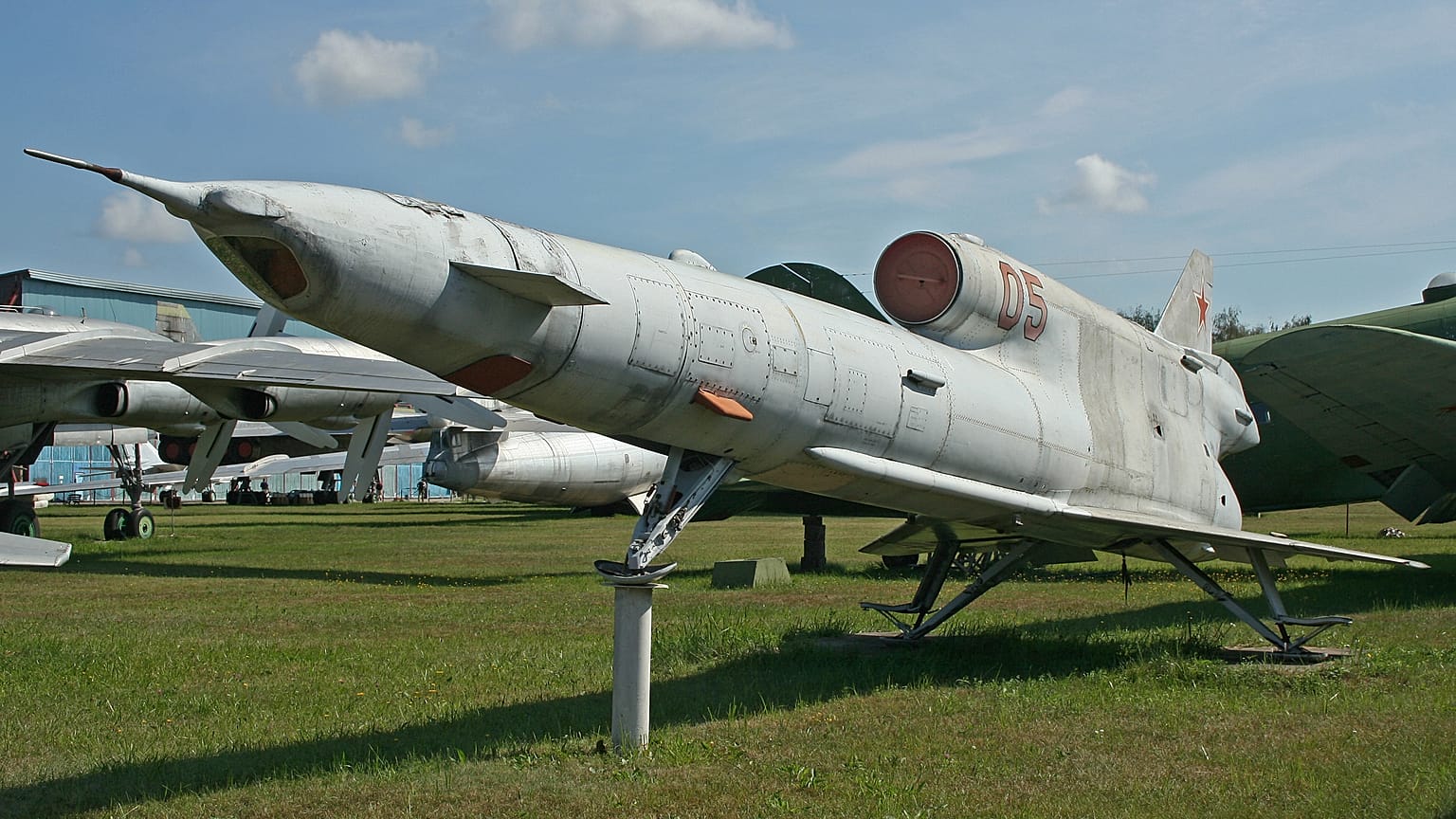 Un drone Tu-141 provoca 3 feriti in Russia