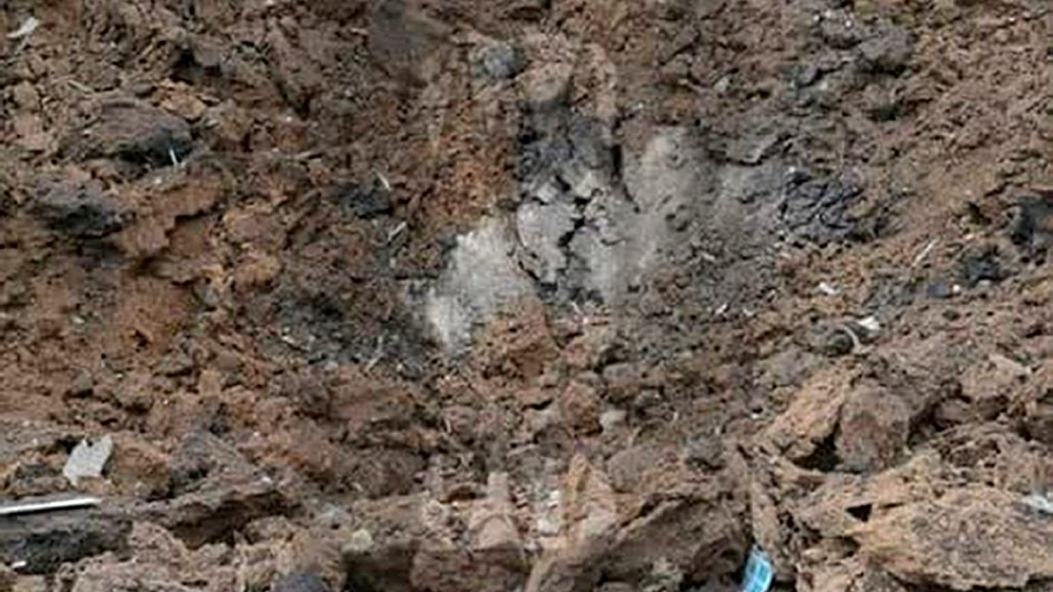 Воронка на месте взрыва в Тульской области