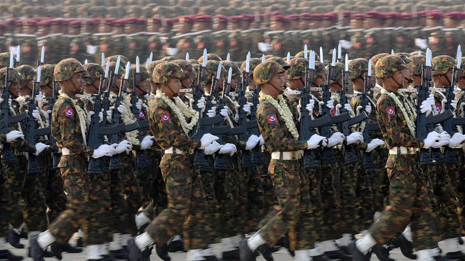 Große Waffenschau am "Tag der Streiträfte" in  Naypyidaw