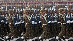 Große Waffenschau am "Tag der Streiträfte" in  Naypyidaw