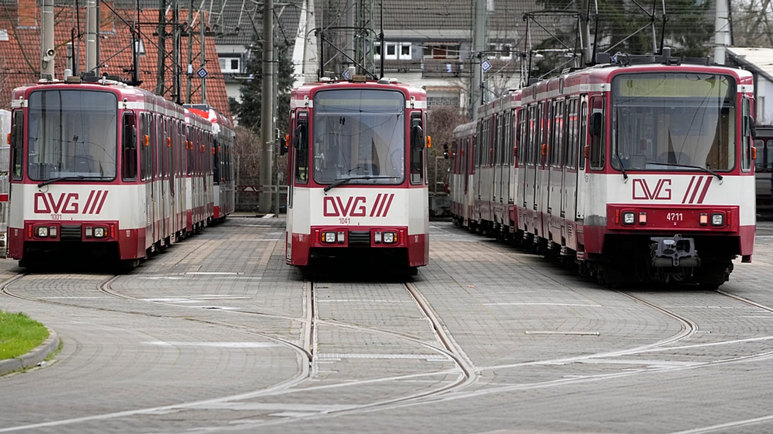 Des tramways à l'arrêt à Duisbourg, en Allemagne (27/03/23)