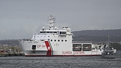 az olasz parti őrség hajója