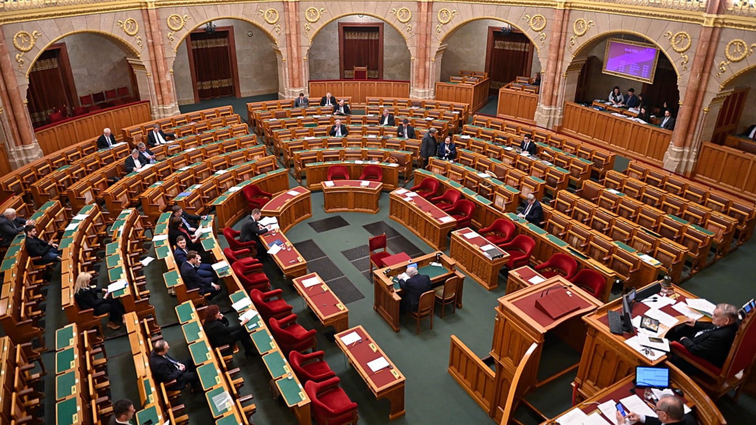 Parlamento húngaro ratifica a adesão da Finlândia à NATO