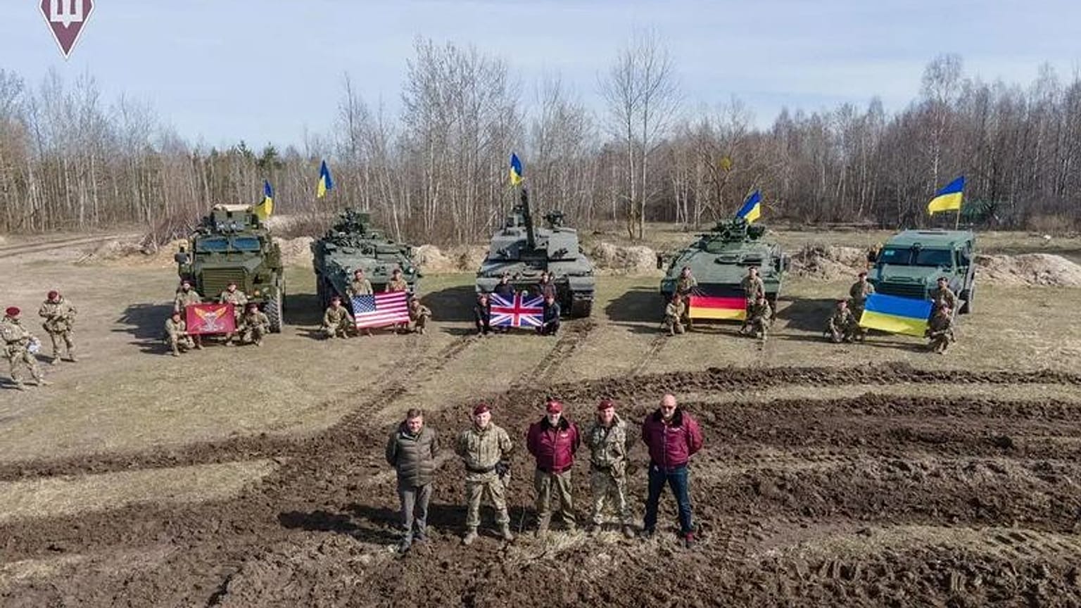 Ukrayna'ya ilk tanklar teslim edildi