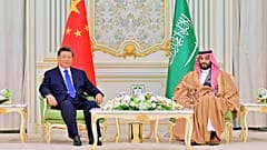 صورة أرشيفية لشي جينبينغ وبن سلمان