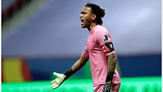 قالت وزارة خارجية بيرو في تغريدة على تويتر إن اللاعب المحتجز هو حارس المرمى بيدرو غاييسي الذي أطلق سراحه من دون توجيه اتهامات إليه.