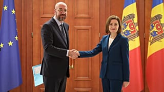 Le président du Conseil européen, Charles Michel, et la présidente de la Moldavie, Maia Sandu, à Chisinau, en Moldavie, le mardi 28 mars 2023.