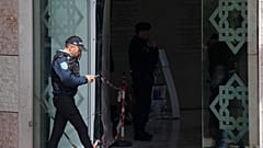 Polizei am Tatort, einem ismailitisch-muslimischen Zentrum in Lissabon 