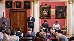 A kiállítás megnyitóján Niedermüller Péter erzsébetvárosi polgármester is beszélt