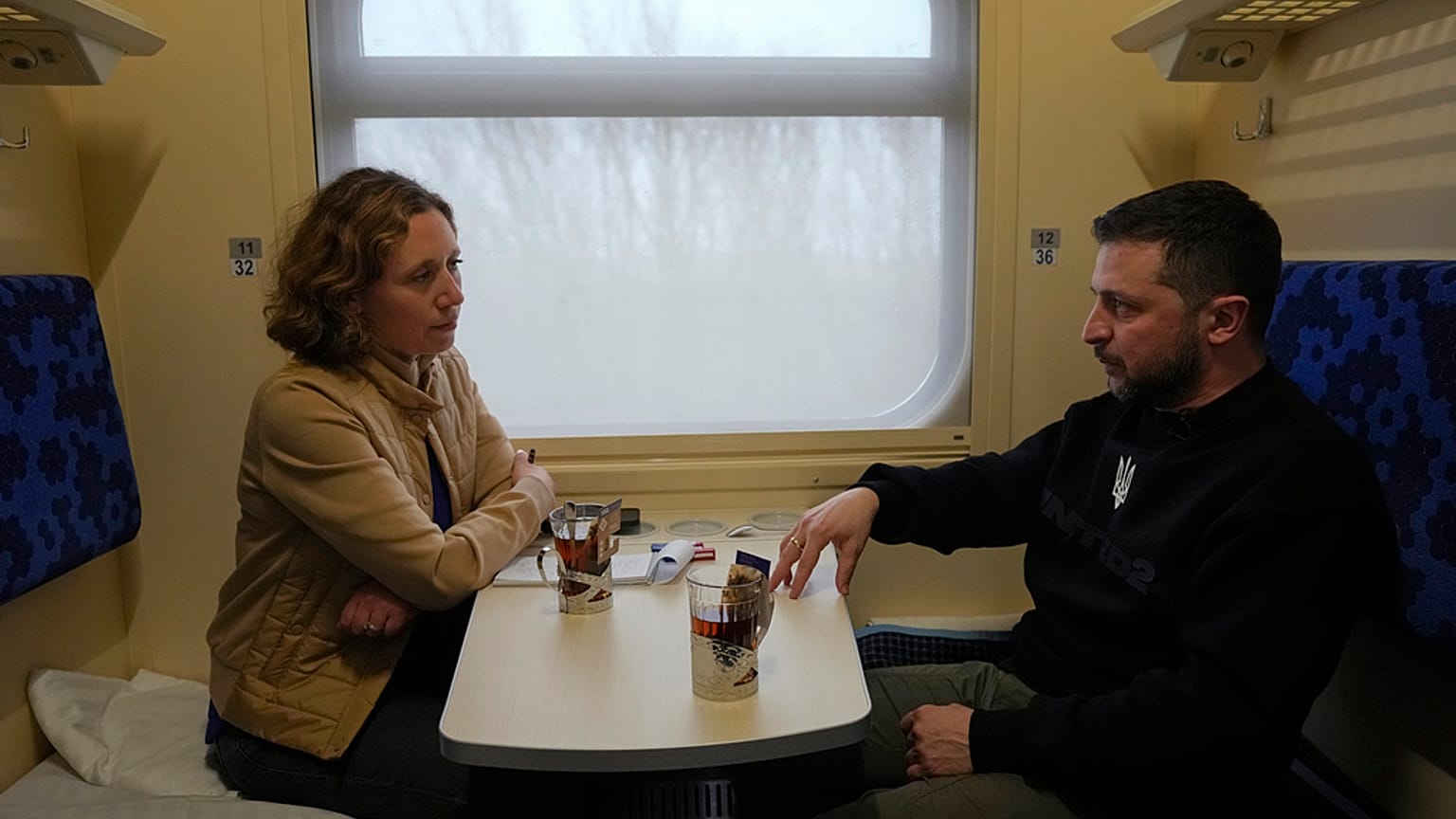 Az ukrán elnök egy vonaton adott interjút az AP-nek
