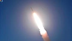 Image issue d'une vidéo diffusée par la chaîne nord-coréenne KRT montrant le lancement d'un missile balistique en Corée du Nord, février 2023