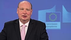 Gegen Hololei läuft eine interne Untersuchung, nachdem bekannt wurde, dass er Freiflüge von der katarischen Regierung annahm.