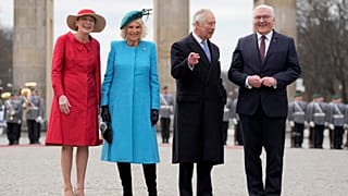 Frank-Walter Steinmeier német köztársasági elnök és felesége, Elke Buedenbender fogadják III. Károly brit királyt és Camilla brit királynét 