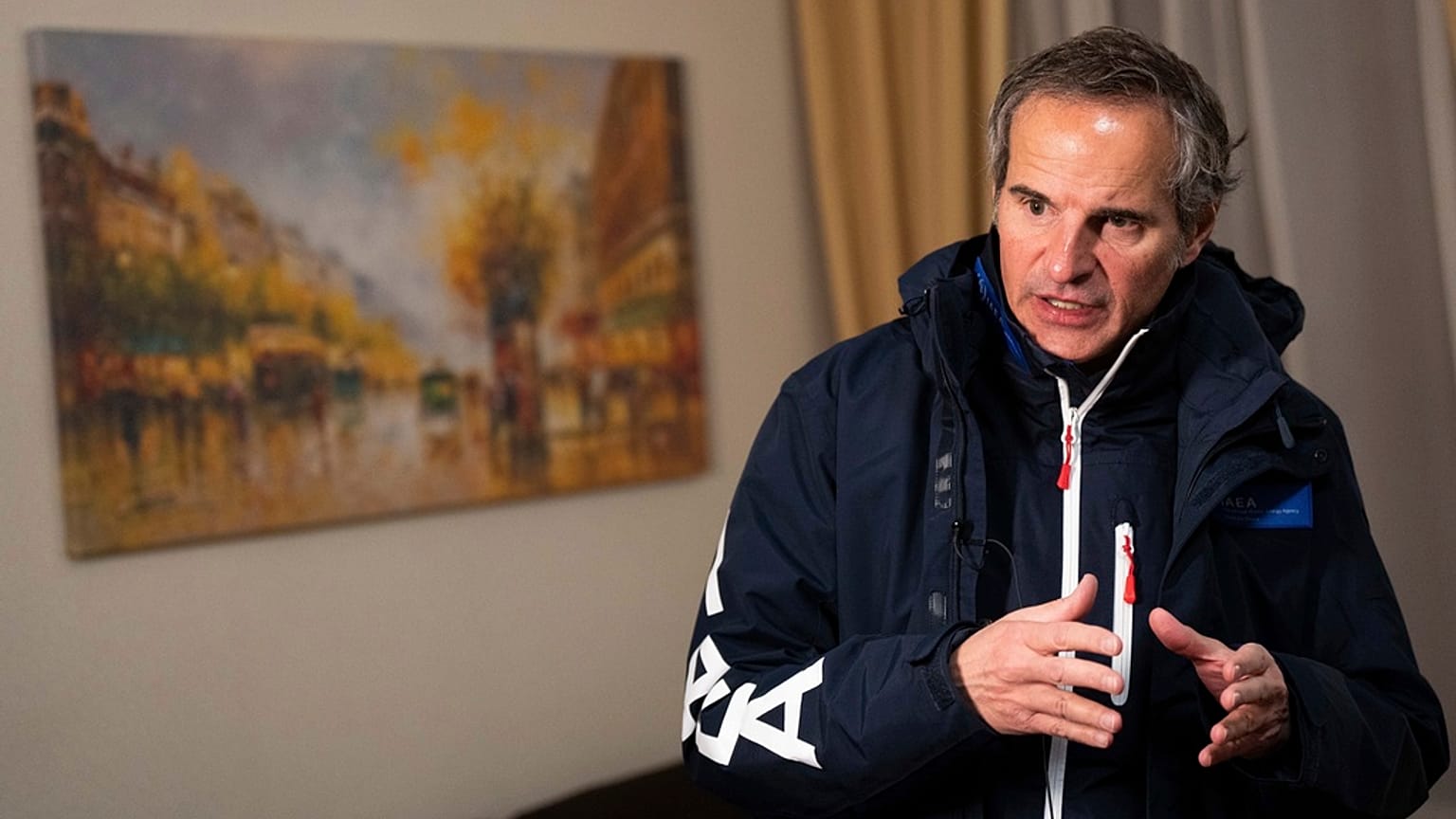 Rafael Grossi à Dnipro, Ukraine, après avoir visité la centrale nucléaire de Zaporijjia, sous occupation russe, le 29 mars 2023