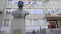 Egy bolgár iskola homlokzata