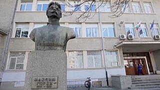 Egy bolgár iskola homlokzata