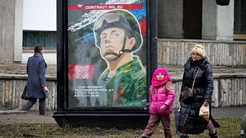 Toborzó plakát Szentpéterváron 2023. március 24-én