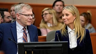 Paltrow am letzten Prozesstag in einer navyfarbenen Cordjacke von Bella Freud