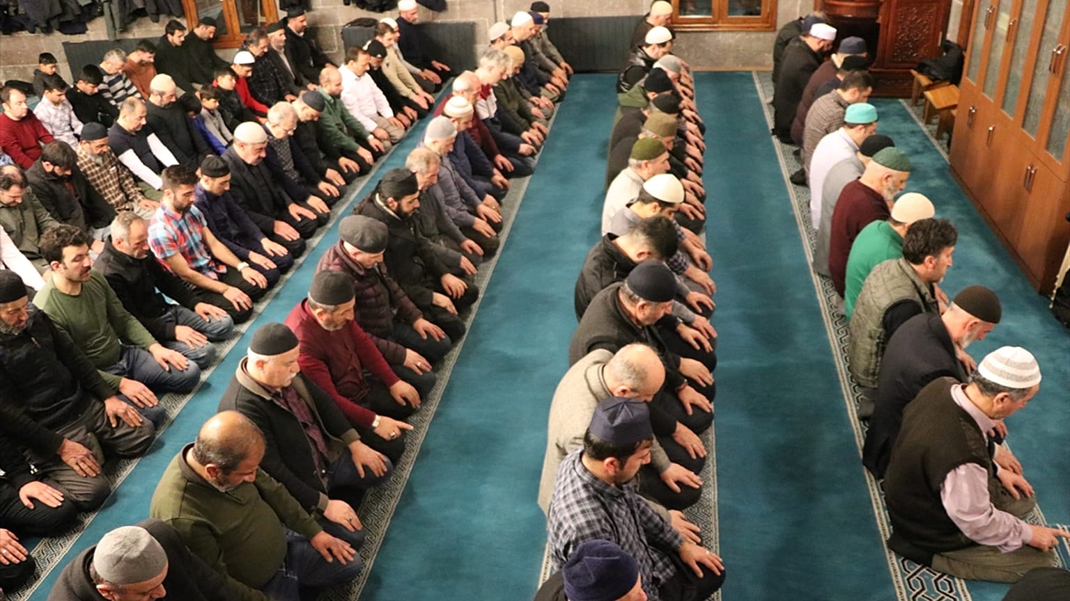 Erzurum'da hatimle teravih namazı kılınıyor 