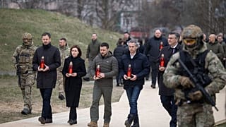 Volodymyr Zelensky à Boutcha entouré des dirigeants moldave, croate, slovène et slovaque