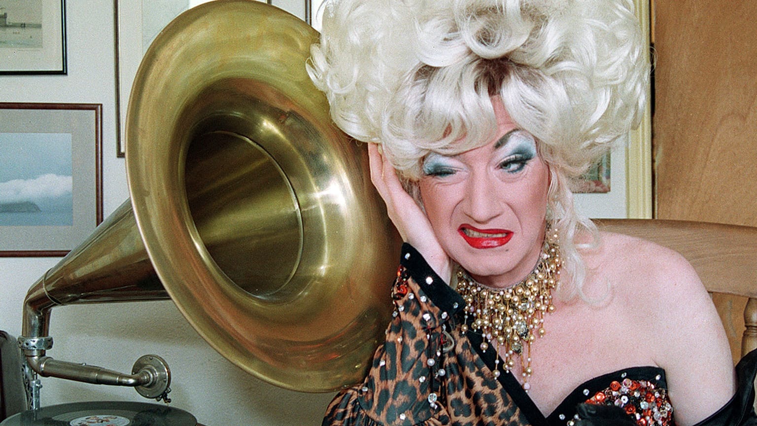 Paul O'Grady emlékezetes paródiáinak egyike: 1993-ban Lily Savage-nek öltözött