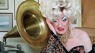 Paul O'Grady emlékezetes paródiáinak egyike: 1993-ban Lily Savage-nek öltözött