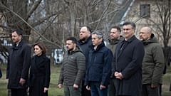 Volodímir Zelenski arropado por líderes políticos de Europa en Bucha