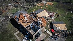 Haus mit zerfetztem Dach in Tennessee