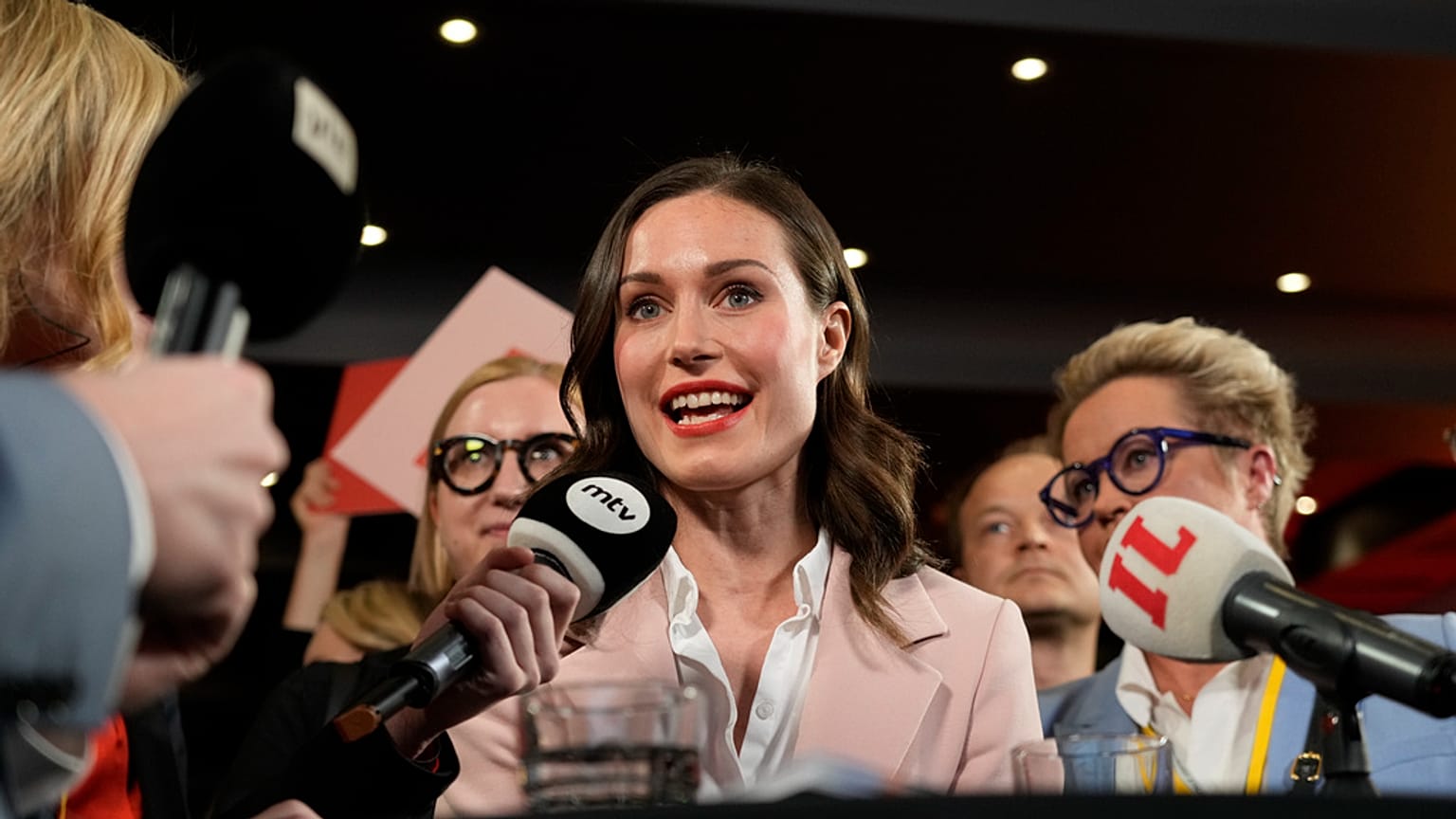 La Première ministre sortante Sanna Marin reconnaît sa défaite, battue par la droite
