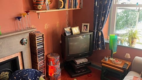 Jack Walters' home is full of '90s motifs - and his living room is a tribute to the decade's stylistic flair