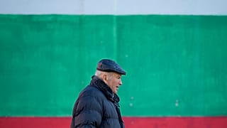 Болгарский избиратель, идущий на выборы