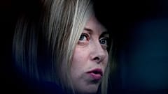 Italiens Ministerpräsidentin Giorgia Meloni spricht nach einem EU-Gipfel am 24. März 2023 am EU-Hauptsitz in Brüssel zu den Medien.