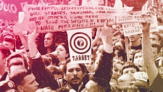 Thousands of people chanting anti-United States slogans during anti-NATO concert in Belgrade, 1 April 1999