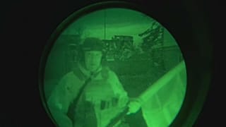 Der Chef der russischen Privat-Armee, Jewgeni Prigoschin, hält eine Flagge in der Hand an einem unbekannten Ort