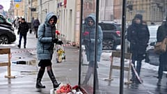 Blumen vor dem Café in St Petersburg