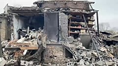 Les ruines d'une maison après le dernier bombardement de la cité