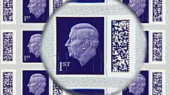 Die Briefmarke mit dem Profil von König Charles III.