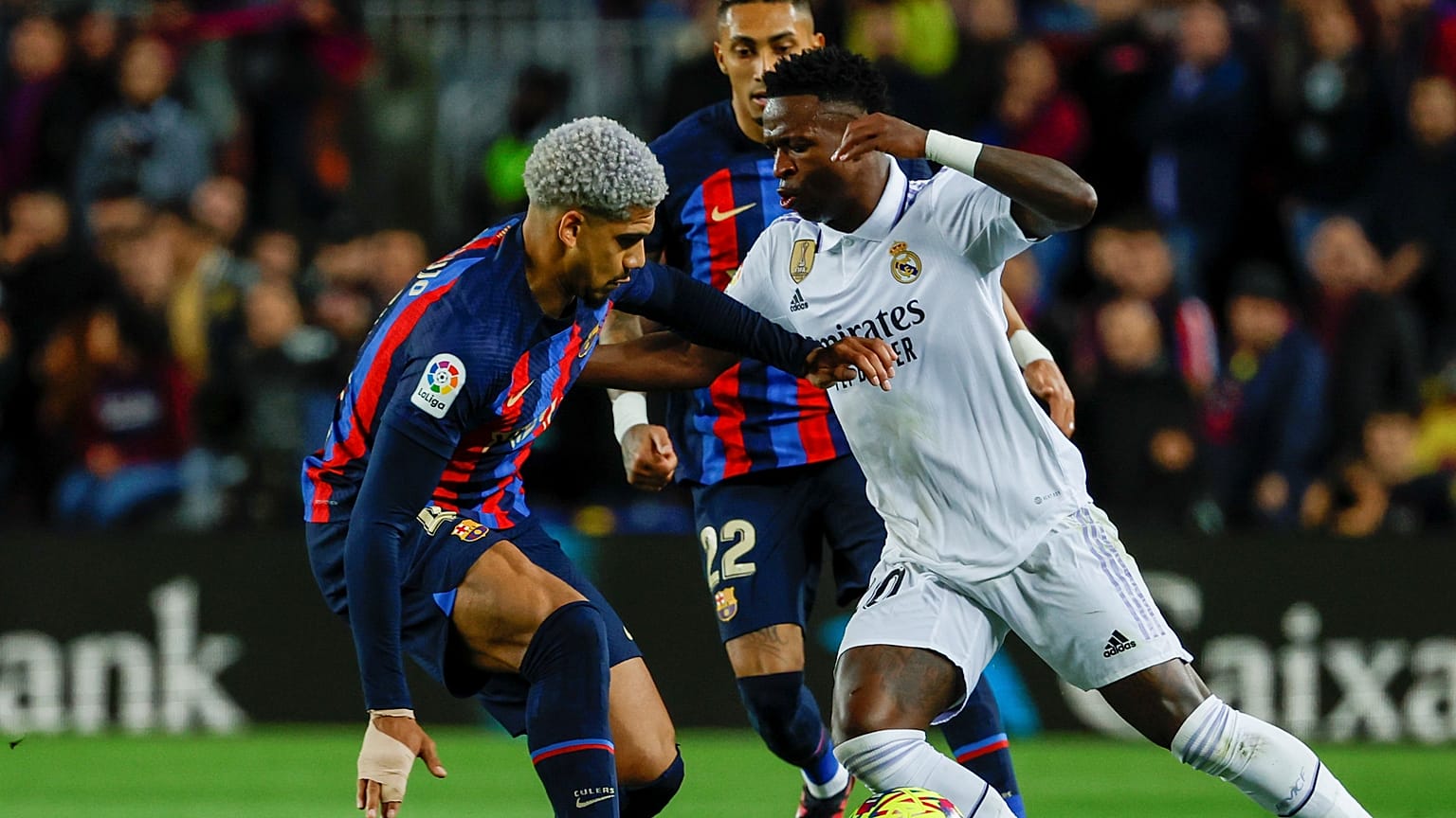 جانب من مباراة برشلونة وريال مدريد بالدوري