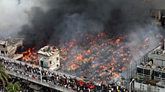 O incêndio ocorreu a menos de um mês do maior festival do Islão, o Eid-al Fitr, altura em que as vendas aumentam.