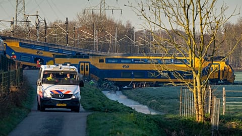 Ein Intercity mit etwa 50 Fahrgästen entgleiste.