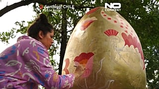 Des œufs de Pâques géants dans un parc au Chili.