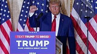 Trump, New York’taki mahkemede hakim karşısına çıktıktan sonra döndüğü Florida’daki malikanesinde kameraların önüne geçerek değerlendirmelerde bulundu