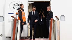 Прибытие Эммануэля Макрона в аэропорт Пекина, 5 апреля 2023