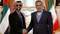 أمين المجلس الأعلى للأمن القومي الإيراني علي شمخاني (يمين) والشيخ طحنون بن زايد آل نهيان مستشار الأمن القومي لدولة الإمارات 