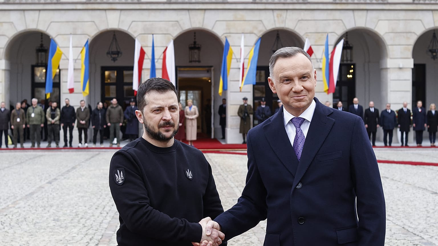 Επίσημη επίσκεψη Ζελένσκι στην Πολωνία / Θερμή χειραψία με τον πρόεδρο Μοραβιέτσκι