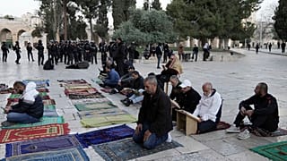 صورة لمصلين في المسجد الأقصى