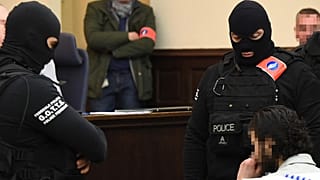 Salah Abdeslam 2018'de yılında Paris saldırılarının baş zanlısı olarak yargılanırken
