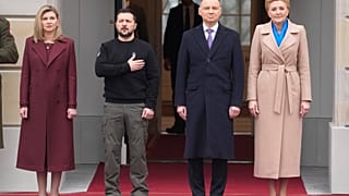 Der ukrainische Präsident mit allen Ehren in Warschau empfangen worden